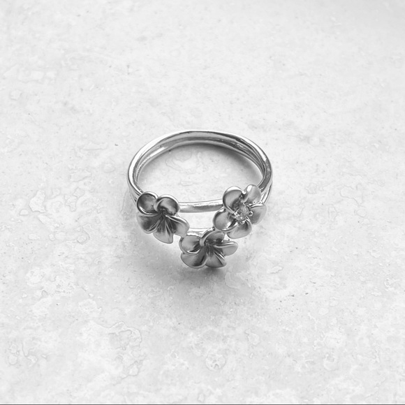 Sterling Silver Satin Plumeria Ring with One CZ, Hawaii Flowers, Floral Jewelry - Picture 4 of 8